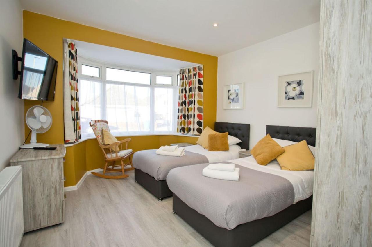 Hilda'S Retreat Accessible Wheel Chair Friendly With Hoist Poole Eksteriør bilde