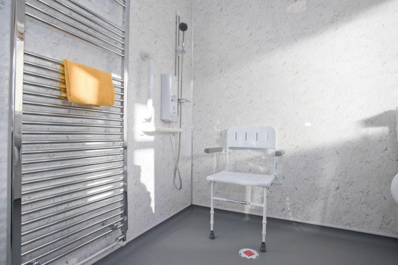 Hilda'S Retreat Accessible Wheel Chair Friendly With Hoist Poole Eksteriør bilde