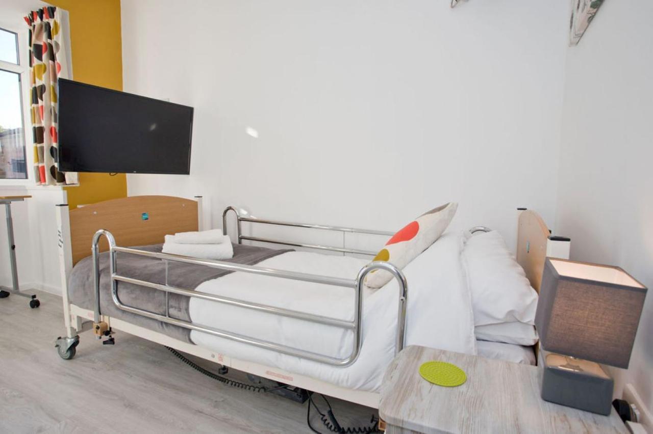 Hilda'S Retreat Accessible Wheel Chair Friendly With Hoist Poole Eksteriør bilde