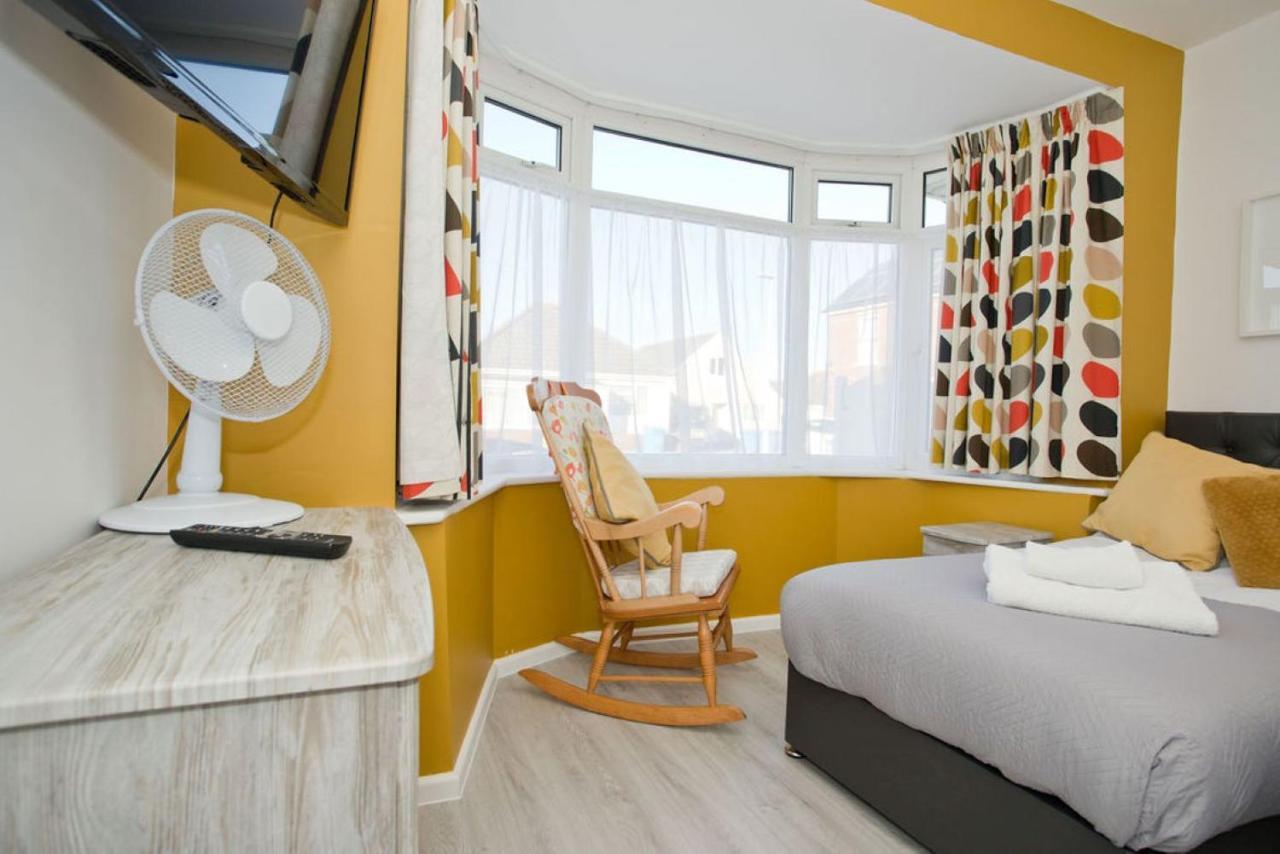 Hilda'S Retreat Accessible Wheel Chair Friendly With Hoist Poole Eksteriør bilde