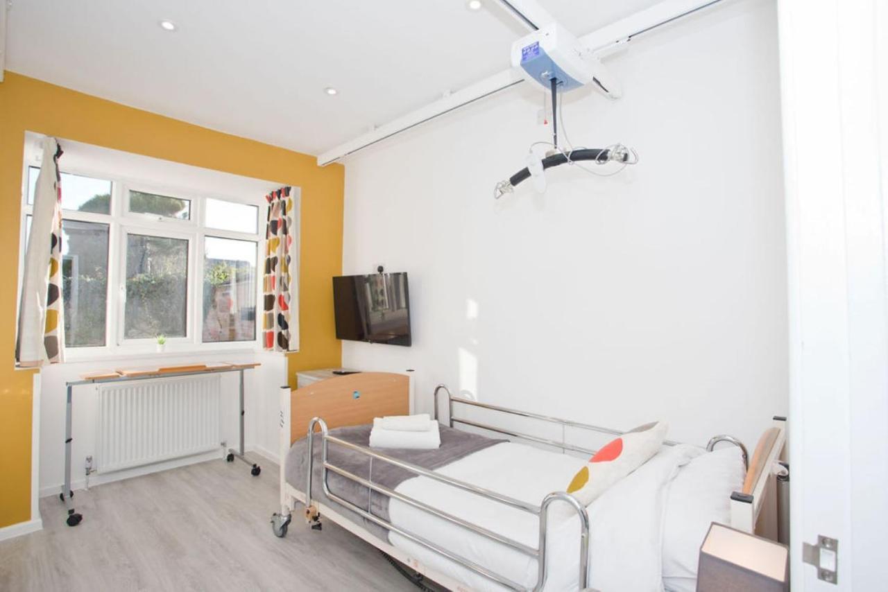 Hilda'S Retreat Accessible Wheel Chair Friendly With Hoist Poole Eksteriør bilde