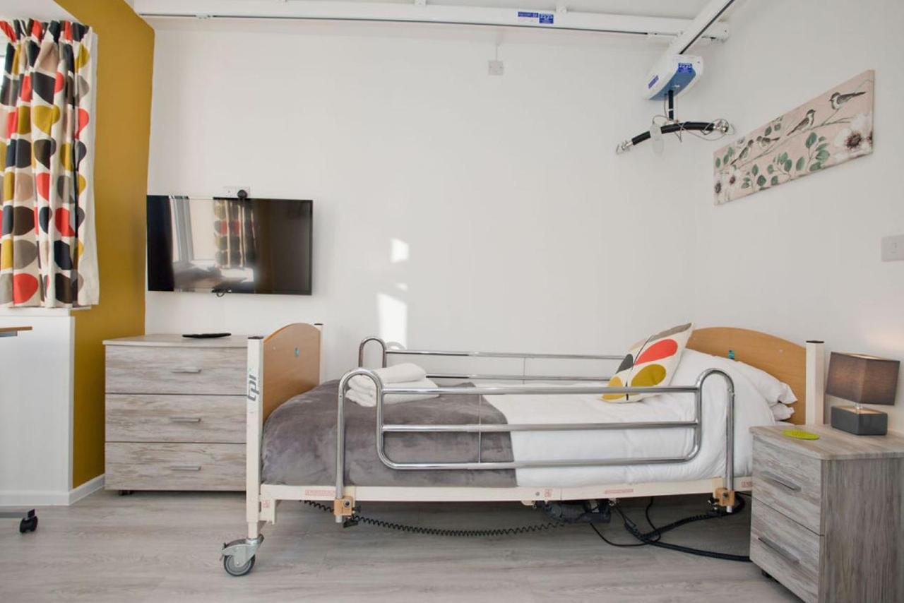 Hilda'S Retreat Accessible Wheel Chair Friendly With Hoist Poole Eksteriør bilde