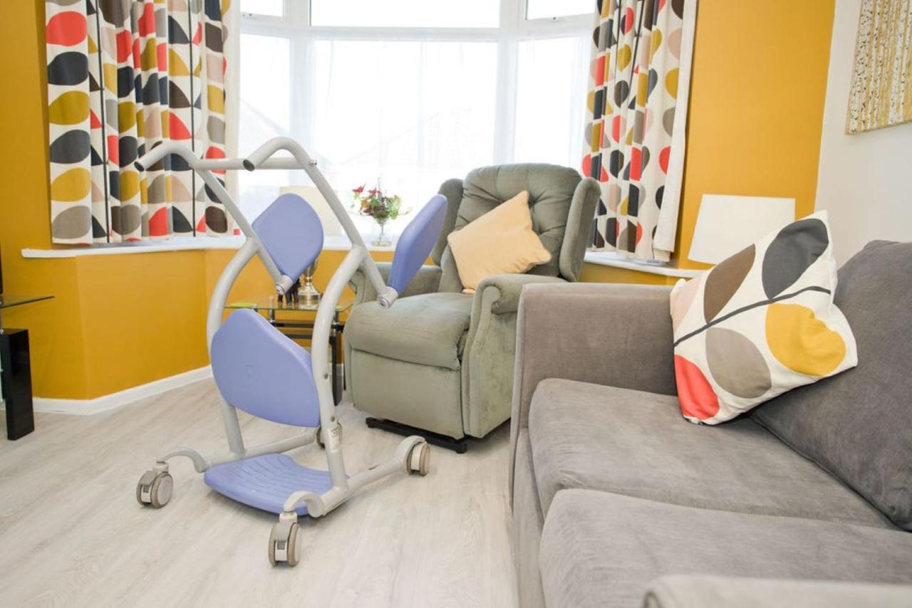 Hilda'S Retreat Accessible Wheel Chair Friendly With Hoist Poole Eksteriør bilde