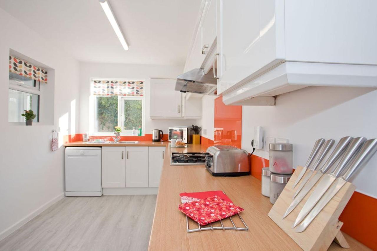Hilda'S Retreat Accessible Wheel Chair Friendly With Hoist Poole Eksteriør bilde